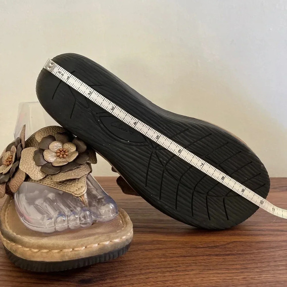 Clark Artisan Sz 9.5 Beaded Floral Metallic Platform Sandals Thongs Boho Femme - Picture 14 of 15